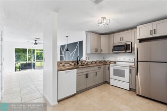 9842 Kamena Cir in Boynton Beach, FL - Building Photo - Building Photo