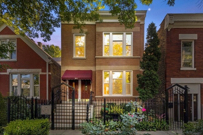 911 N Fairfield Ave, Unit 2 in Chicago, IL - Building Photo - Building Photo