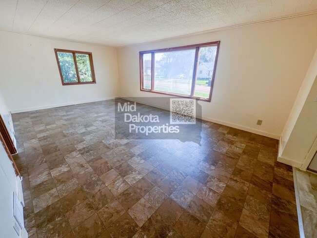 1122 W 3rd Ave in Mitchell, SD - Building Photo - Building Photo