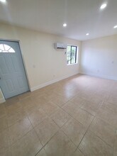 11470 SW 180th St in Miami, FL - Foto de edificio - Building Photo