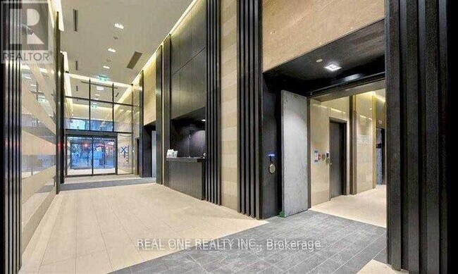 501 Yonge St in Toronto, ON - Building Photo - Building Photo