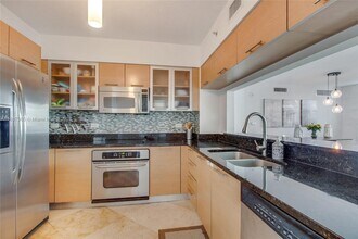 31 SE 5th St, Unit 801 in Miami, FL - Building Photo - Building Photo