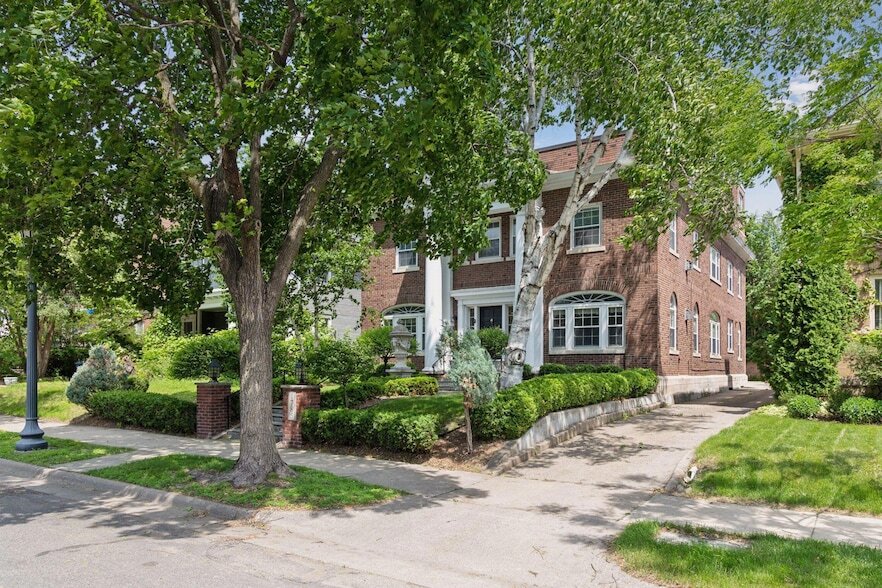 1785 Dupont Ave S in Minneapolis, MN - Foto de edificio