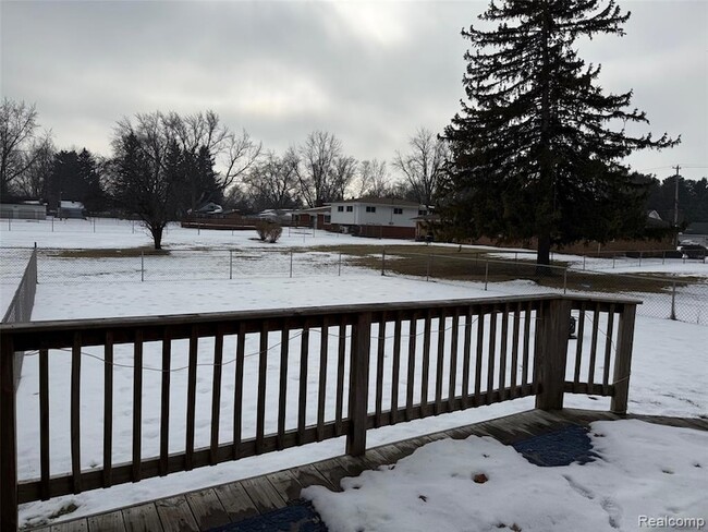 6939 Alma Ct in Saginaw, MI - Foto de edificio - Building Photo