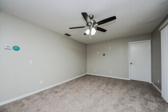 718 Del Prado Dr in Kissimmee, FL - Building Photo - Building Photo