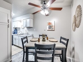 Tudor Crossing Apartments in Oklahoma City, OK - Building Photo - Building Photo