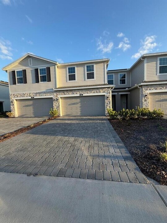 466 Thompson Vlg Ave in Apopka, FL - Building Photo