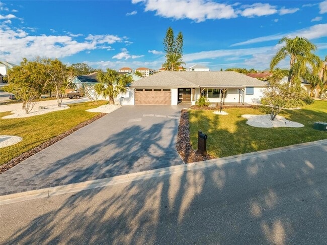 1029 Bal Harbour Dr in Apollo Beach, FL - Building Photo - Building Photo