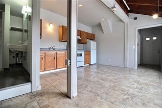 55 Beach St in Westerly, RI - Building Photo - Building Photo