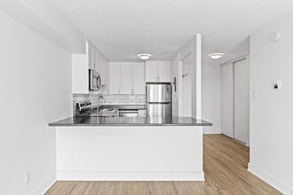 Langs Apartments in Ottawa, ON - Building Photo - Building Photo