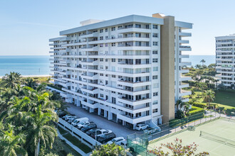 Island Breakers in Key Biscayne, FL - Building Photo - Building Photo