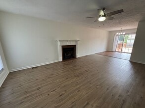 1041 Freedom Dr in Clarksville, TN - Building Photo - Building Photo