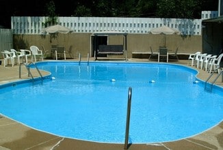 Portage Trail East Apartments in Cuyahoga Falls, OH - Foto de edificio - Building Photo