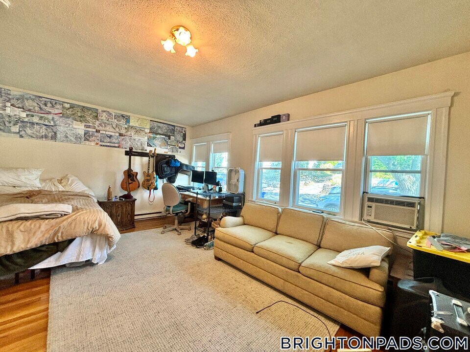 2 Corinne Rd in Boston, MA - Building Photo