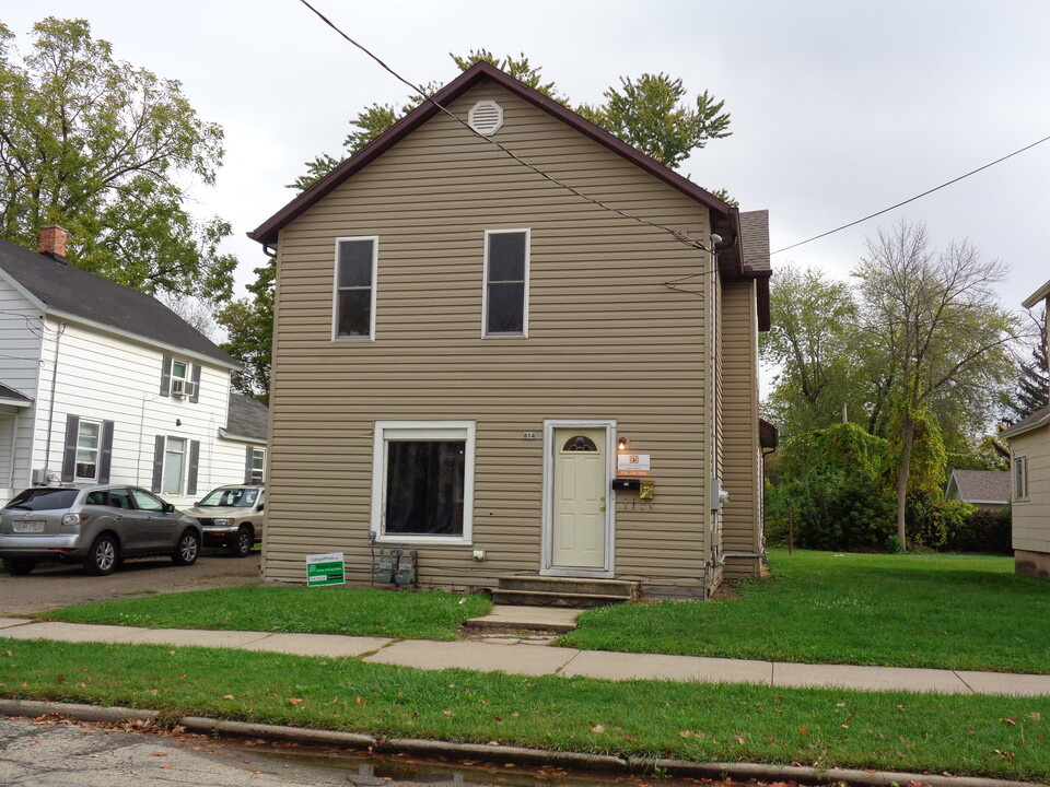 814 Cherry St in Oshkosh, WI - Building Photo