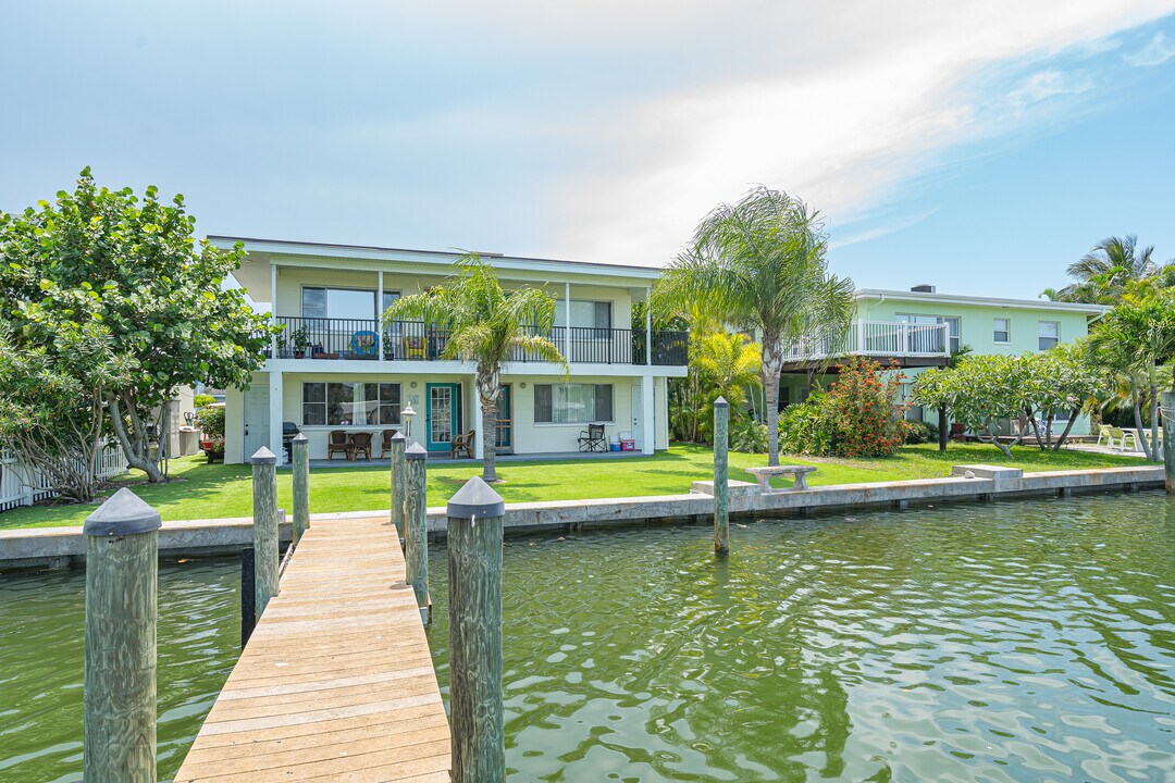 515 129th Ave E in Madeira Beach, FL - Building Photo