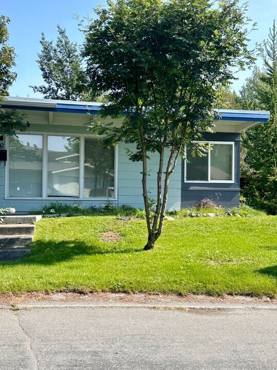 1752 W 11th Ave in Anchorage, AK - Building Photo