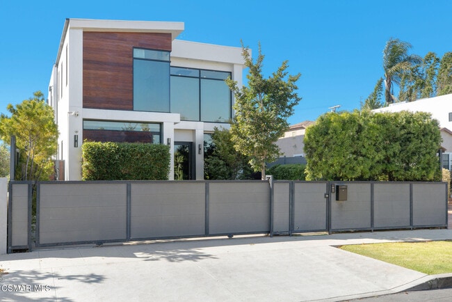 829 Flower Ave in Los Angeles, CA - Building Photo - Building Photo