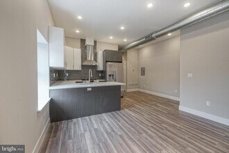 1072 N Front St in Philadelphia, PA - Building Photo - Building Photo