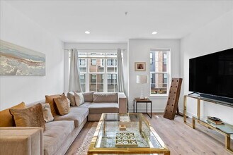 7345 Blade Dr in Falls Church, VA - Foto de edificio - Building Photo