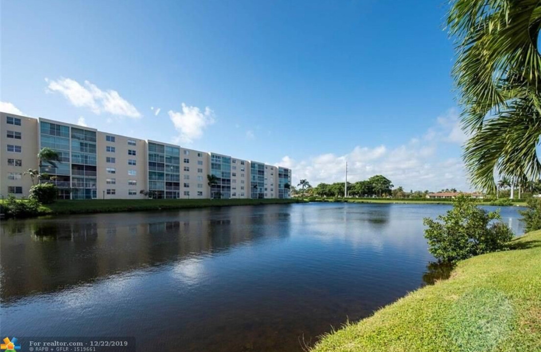 311 SE 3rd St, Unit Meadowbrook in Dania Beach, FL - Building Photo