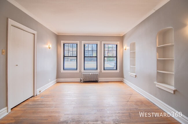 property at 1618 W Farwell Ave