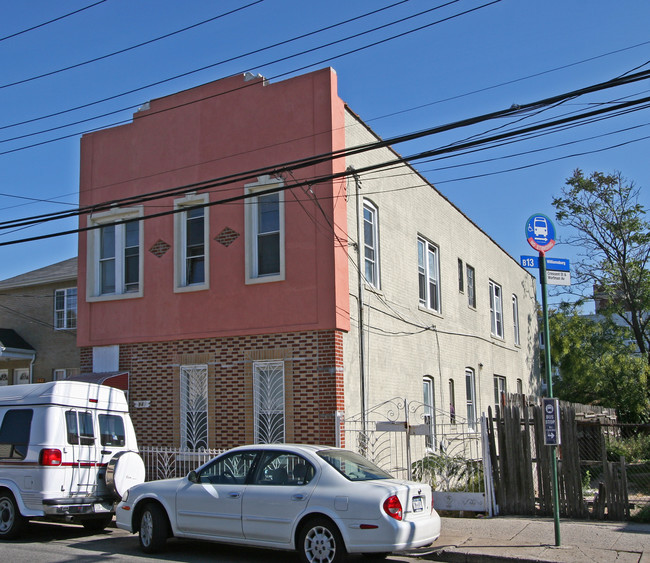 947 Crescent St 4 in Brooklyn, NY - Foto de edificio - Building Photo