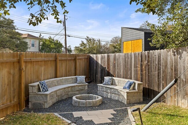 3145 Chisholm Trail in Austin, TX - Building Photo - Building Photo