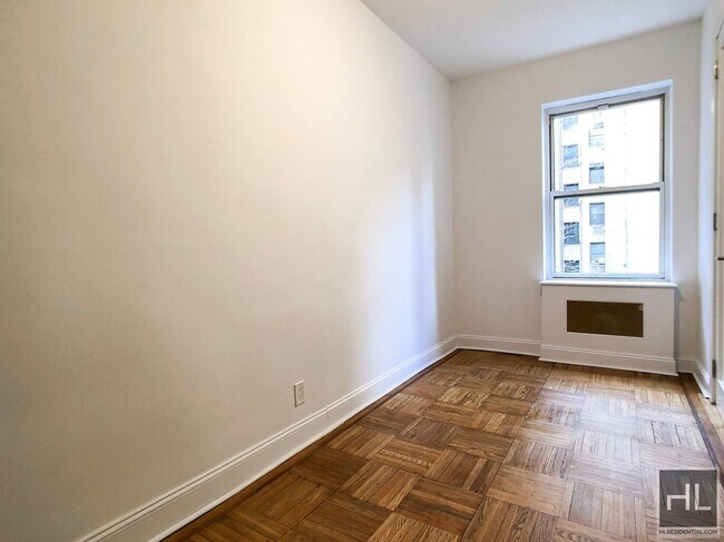EAST 72 STREET in New York, NY - Building Photo - Building Photo