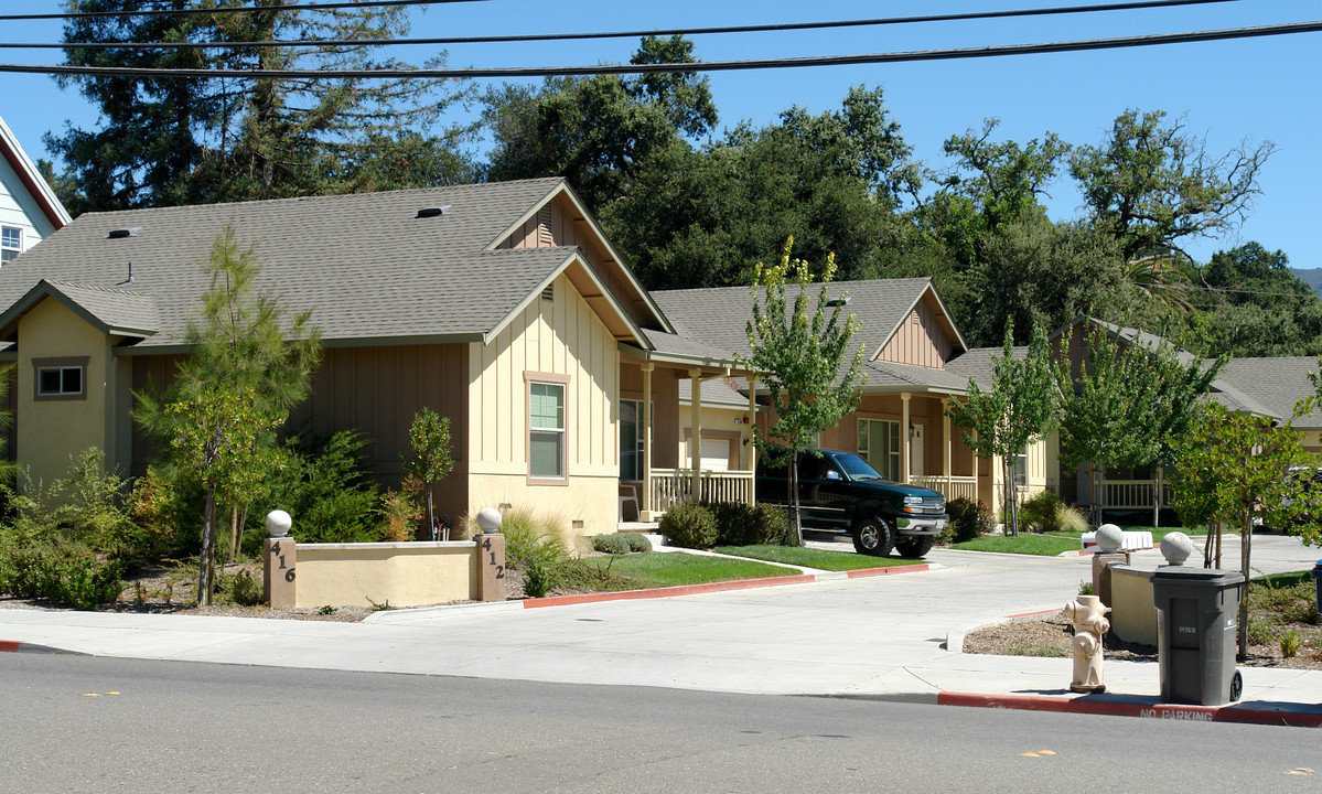 416 N Cloverdale Blvd in Cloverdale, CA - Building Photo