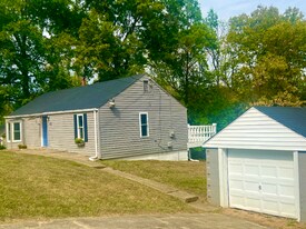 5950 Jessup Rd in Cincinnati, OH - Building Photo