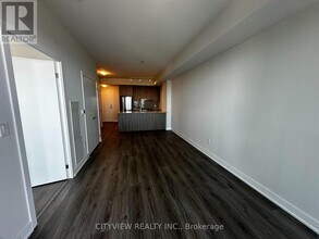 430-4430 Square One Dr in Mississauga, ON - Building Photo - Building Photo