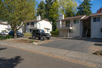 7304-7346 NE 142Nd Pl in Kirkland, WA - Foto de edificio - Building Photo