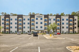 Creek Town Flats in Stone Mountain, GA - Foto de edificio - Building Photo