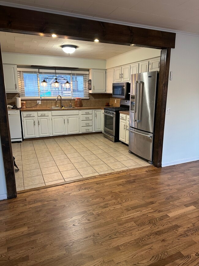 615 Barton St in Tonganoxie, KS - Building Photo - Building Photo