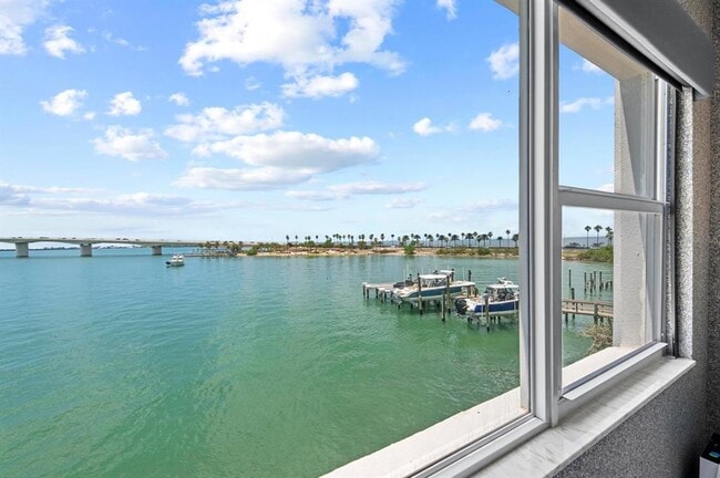 226 Golden Gate Point in Sarasota, FL - Building Photo - Building Photo