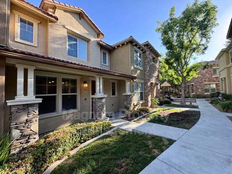 30505 Canyon Hills Rd in Lake Elsinore, CA - Building Photo
