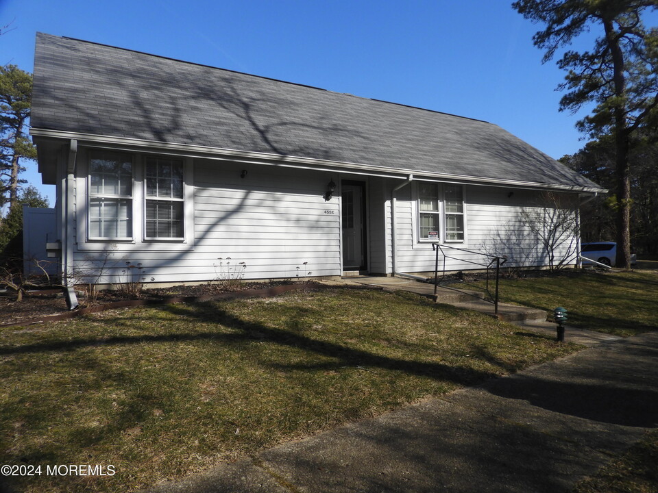 455 Chesterfield Ct in Manchester, NJ - Building Photo