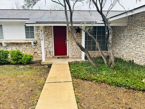 4254 Desert View Dr in San Antonio, TX - Building Photo - Building Photo