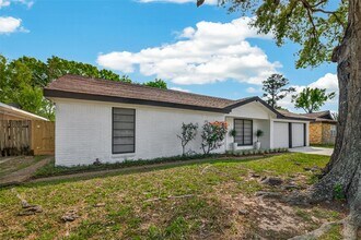 5523 Kuldell Dr in Houston, TX - Building Photo - Building Photo