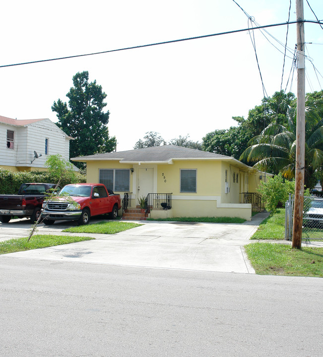 250 NE 76th St in Miami, FL - Building Photo