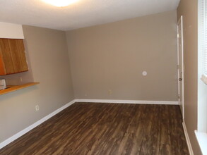 245 Arkansas Ave, Unit 245 ARKANSAS AVE APT # A in Oak Grove, KY - Building Photo - Building Photo