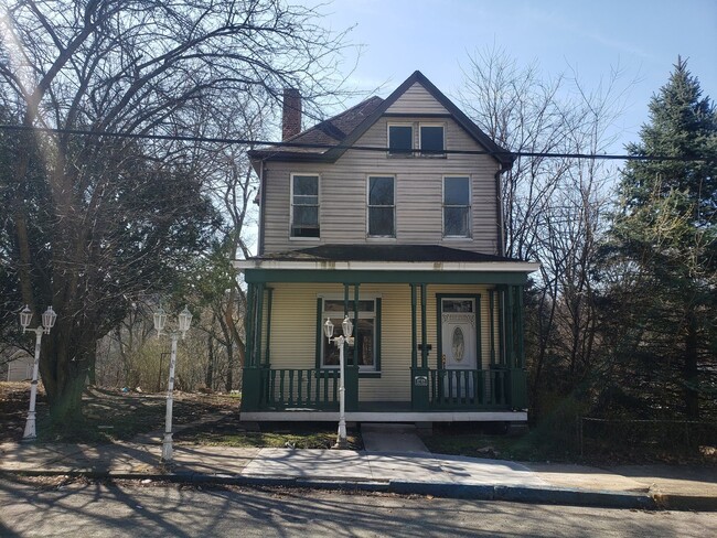 property at 2725 Zephyr Ave