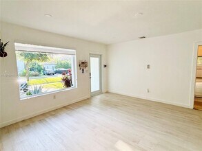 330 NE 88th St in El Portal, FL - Building Photo - Building Photo