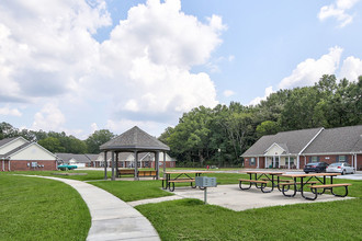 Saluda Commons in Saluda, SC - Foto de edificio - Building Photo