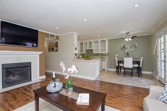 5006 Collwood Way in San Diego, CA - Foto de edificio - Building Photo