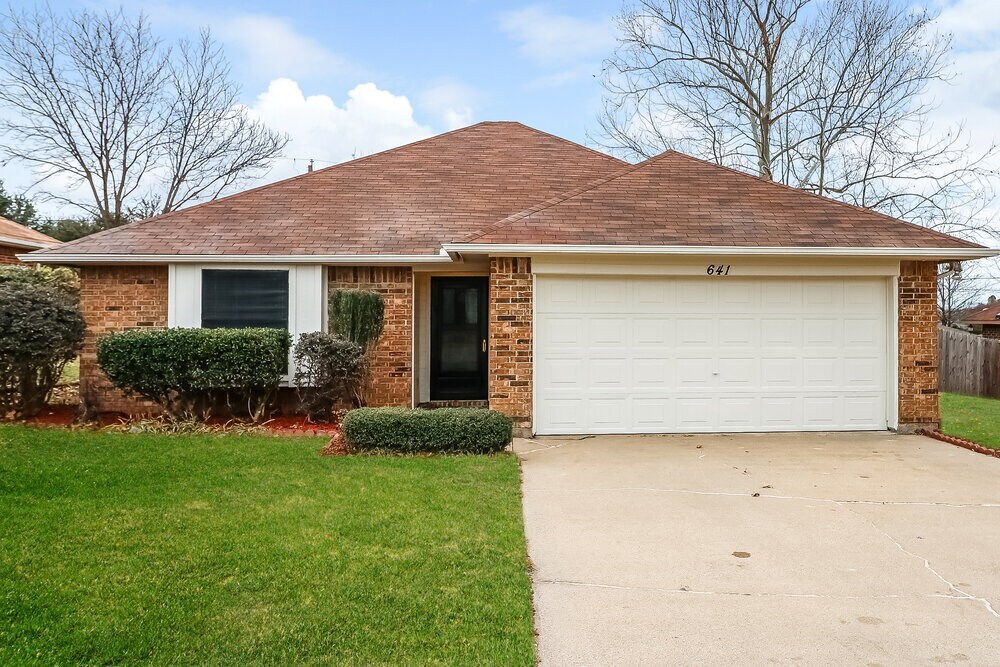 641 Ozark Ave in Burleson, TX - Building Photo