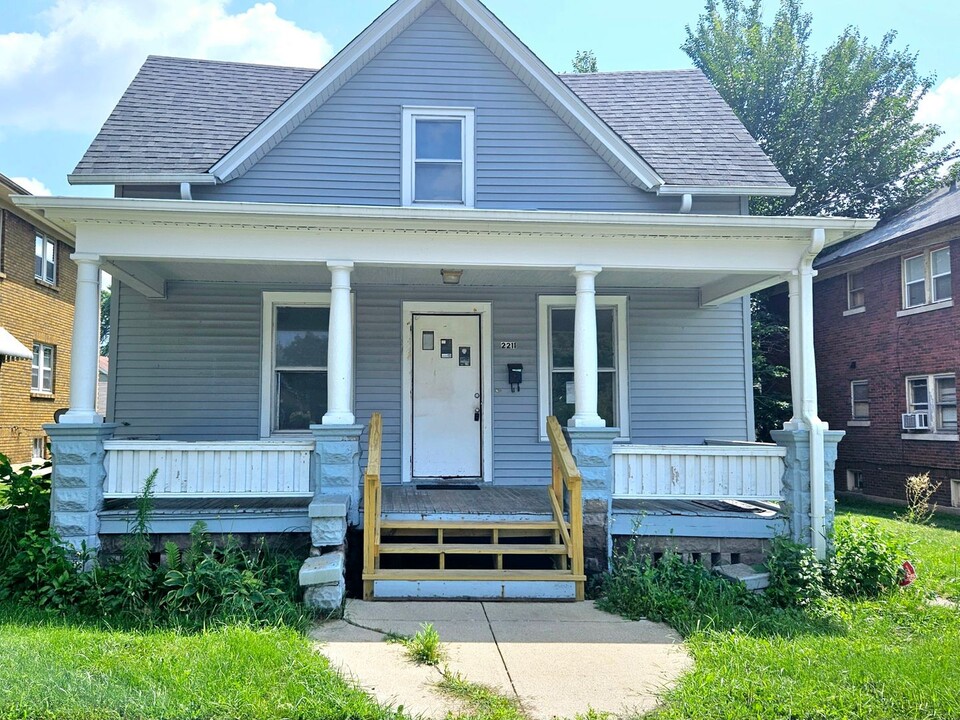 2211 13th Ave in Rockford, IL - Building Photo