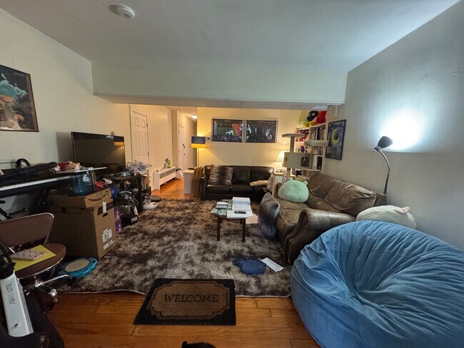 1728 Beacon St, Unit B in Brookline, MA - Building Photo - Building Photo