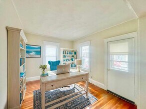 6-8 Hunnewell Ave in Boston, MA - Building Photo - Building Photo